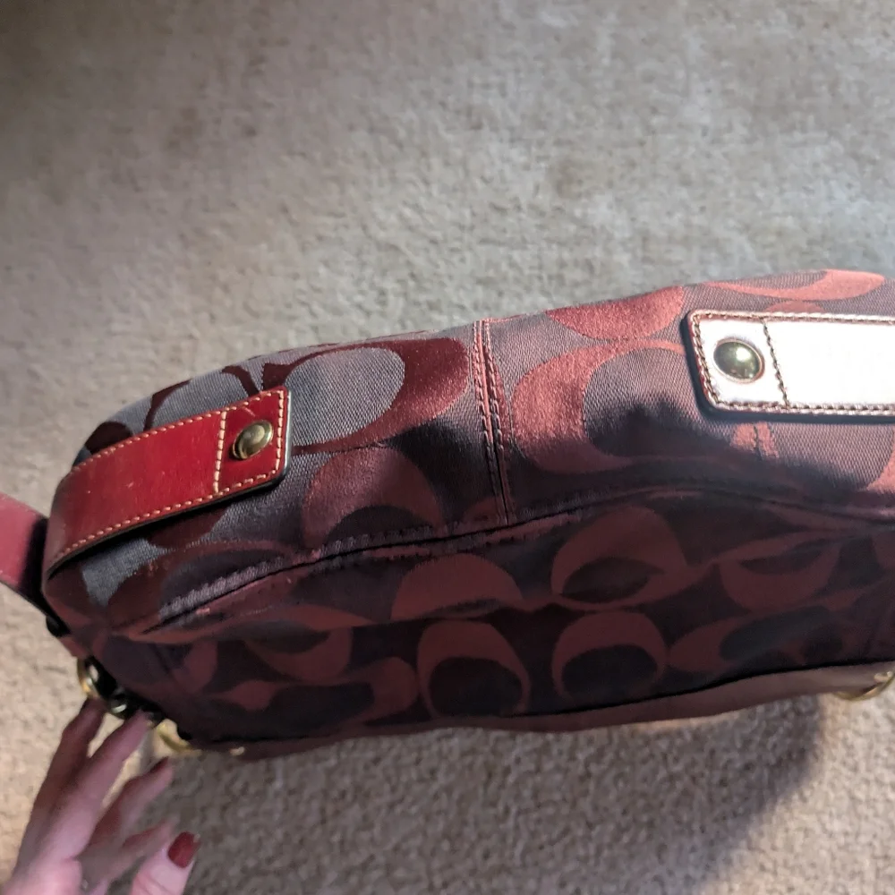 Coach Signature Zoe Bag - Picture 3 of 9